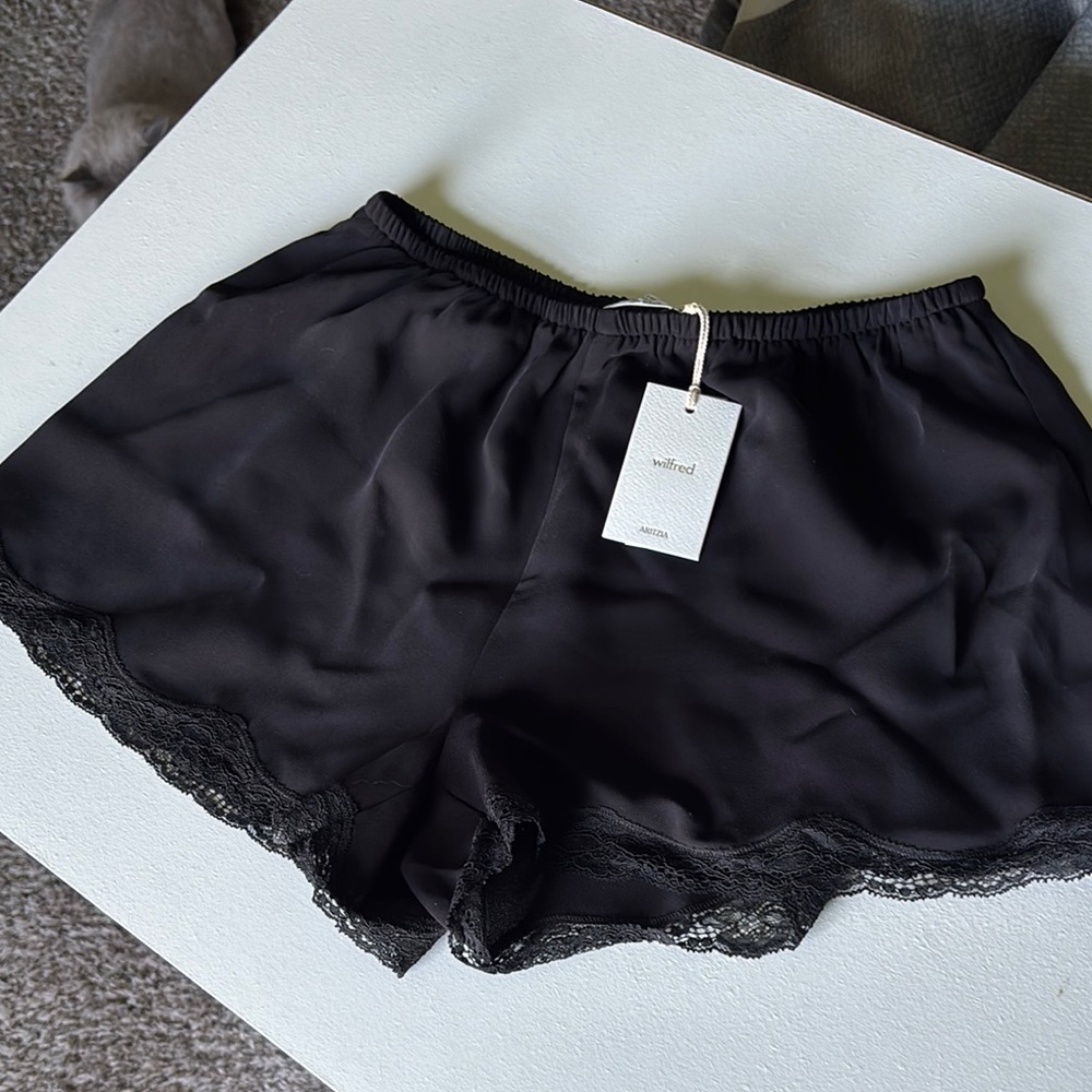 Wilfred Elegant Black Lace Shorts